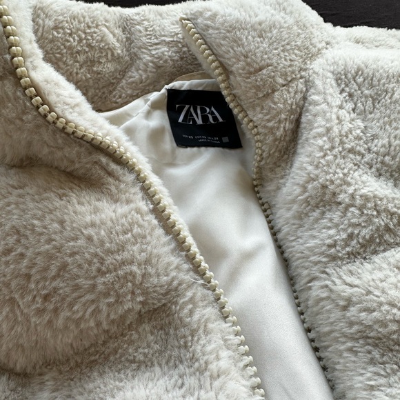 Zara cream faux fur jacket size XS - Picture 3 of 3